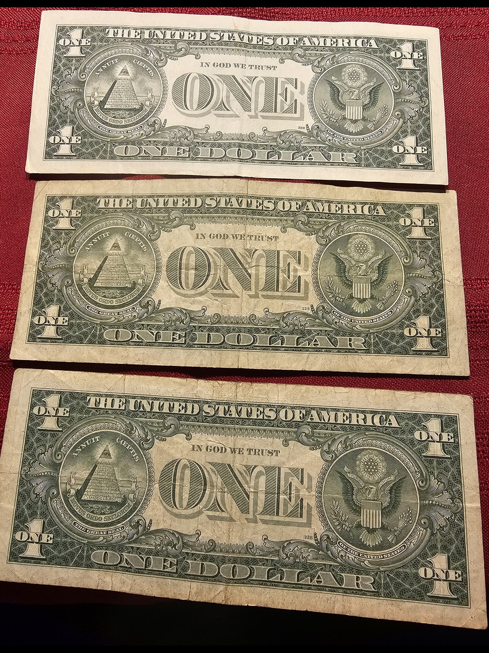 Vintage US One Dollar Silver Certificates - Set of 3 - Picture 2 of 6